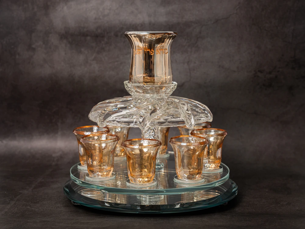 מחלק יין מסתובב מקריסטל