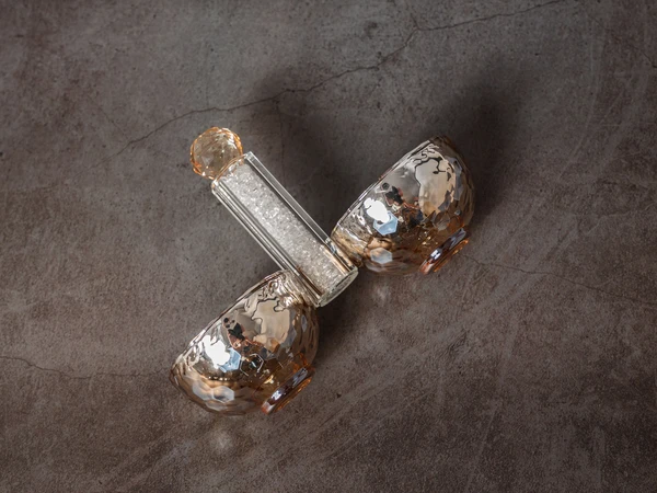 מלחית קריסטל עם אבנים לבנות